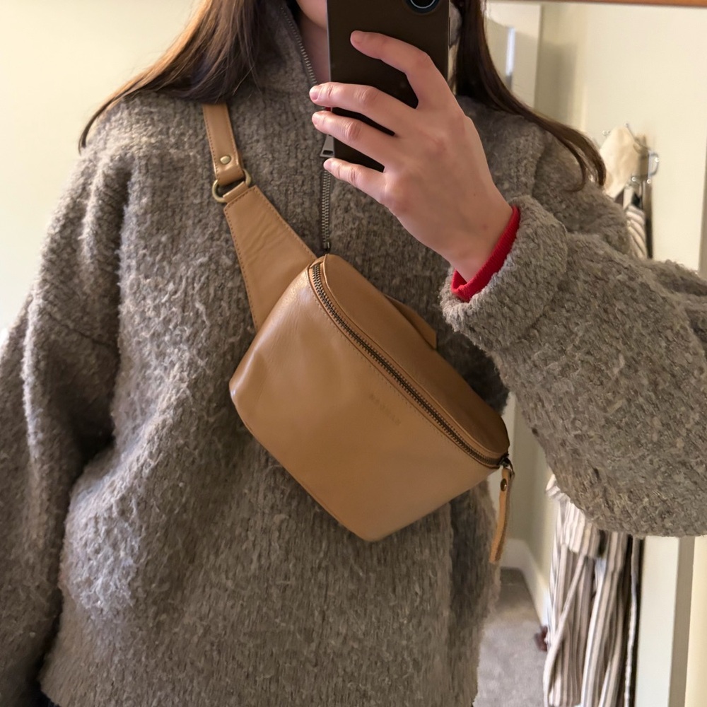 Mandrn Leather Crossbody Bag